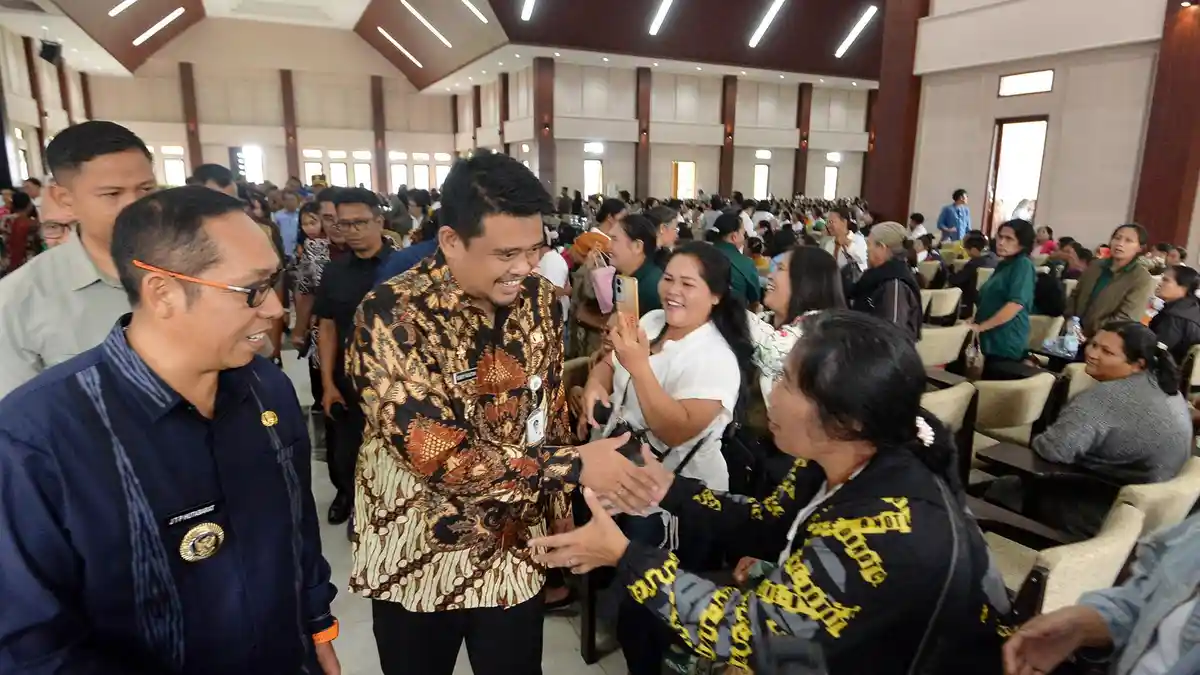 Gubernur Bobby Nasution Hadiahkan Gratis Cicilan Kredit Setahun untuk UMKM