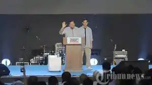 prabowo-gibran-berikan-pidato-kawal-suara-rakyat_20240214_212729.jpg