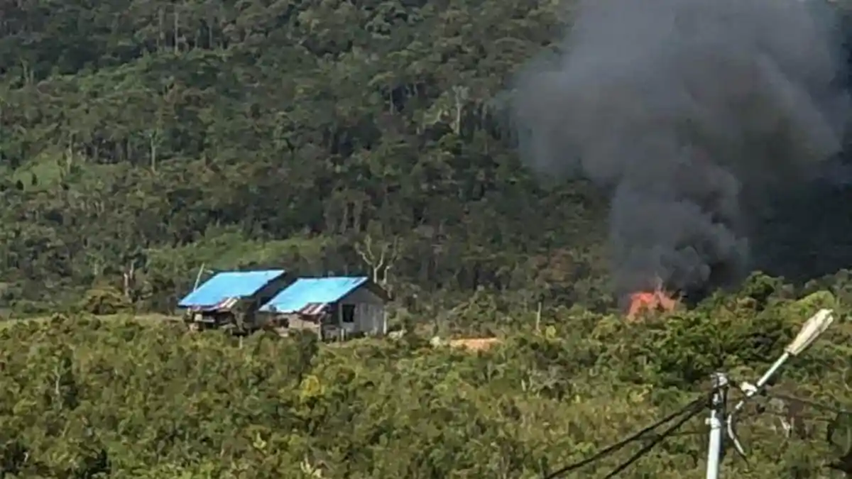 KKB Papua Buat Ulah, Rumah Warga dan Dua Sekolah Dibakar, Setengah Jam Kontak Tembak dengan Satgas