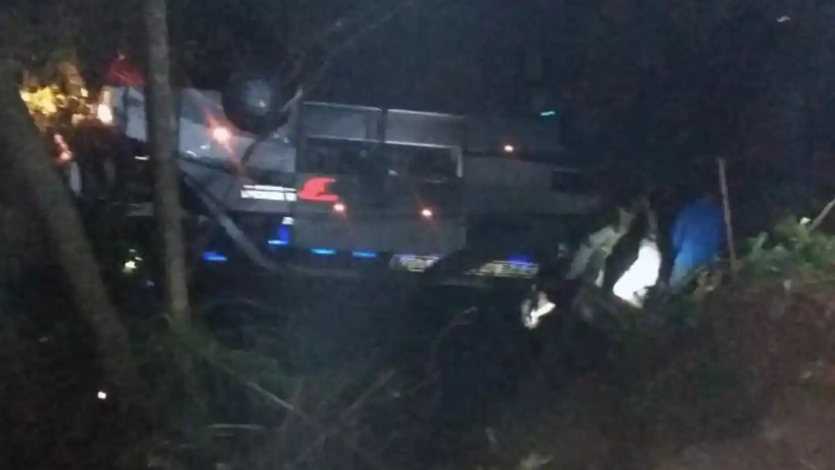 Kecelakaan di Jalan Raya Wado-Malangbong, Bus Pariwisata Terguling, Dikabarkan Telan Banyak Korban