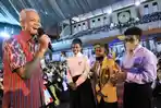 lima-mahasiswa-baru-asal-papua-diminta-menyanyikan-lagu-franky-09082022.jpg