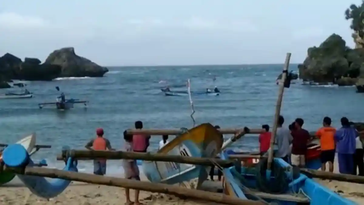 Ketinggian Gelombang Laut Selatan Meningkat, Warga Pesisir dan Nelayan Gunungkidul Diimbau Waspada