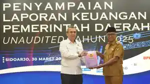 Wakil-Wali-Kota-Kediri-Qowimuddin-menyerahkan-Laporan-Keuangan-Pemerintah-Daerah-LKPD.jpg