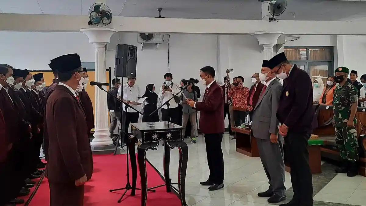 Lantik DPD PPNI Lombok Timur, Bupati Harap Perawat Terus Tingkatkan Profesionalisme