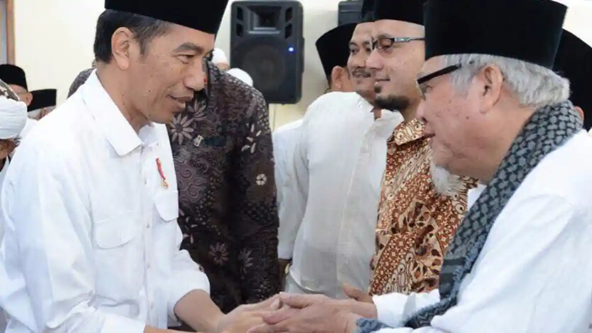 Tunaikan Zakat, Ini Besar Zakat Penghasilan Joko Widodo dan Jusuf Kalla