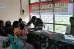 tenaga-kesehatan-satgas-pamtas-yonif-r-408sbh-melakukan-pemeriksaan-kesehatan-masyarakat.jpg