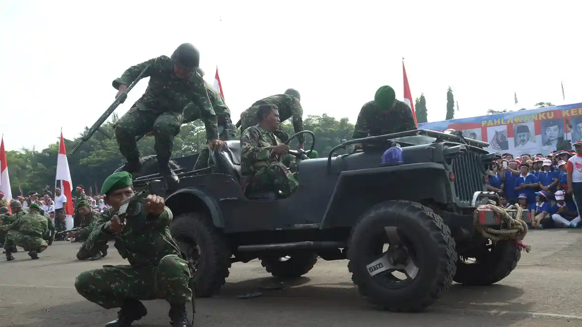 Ribuan Warga Antusias Saksikan Drama Kolosal Surabaya Membara yang Digelar di Jalan Pahlawan
