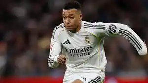 Mbappe-menderita-cedera-lutut-saat-latihan-Ia-akan.jpg