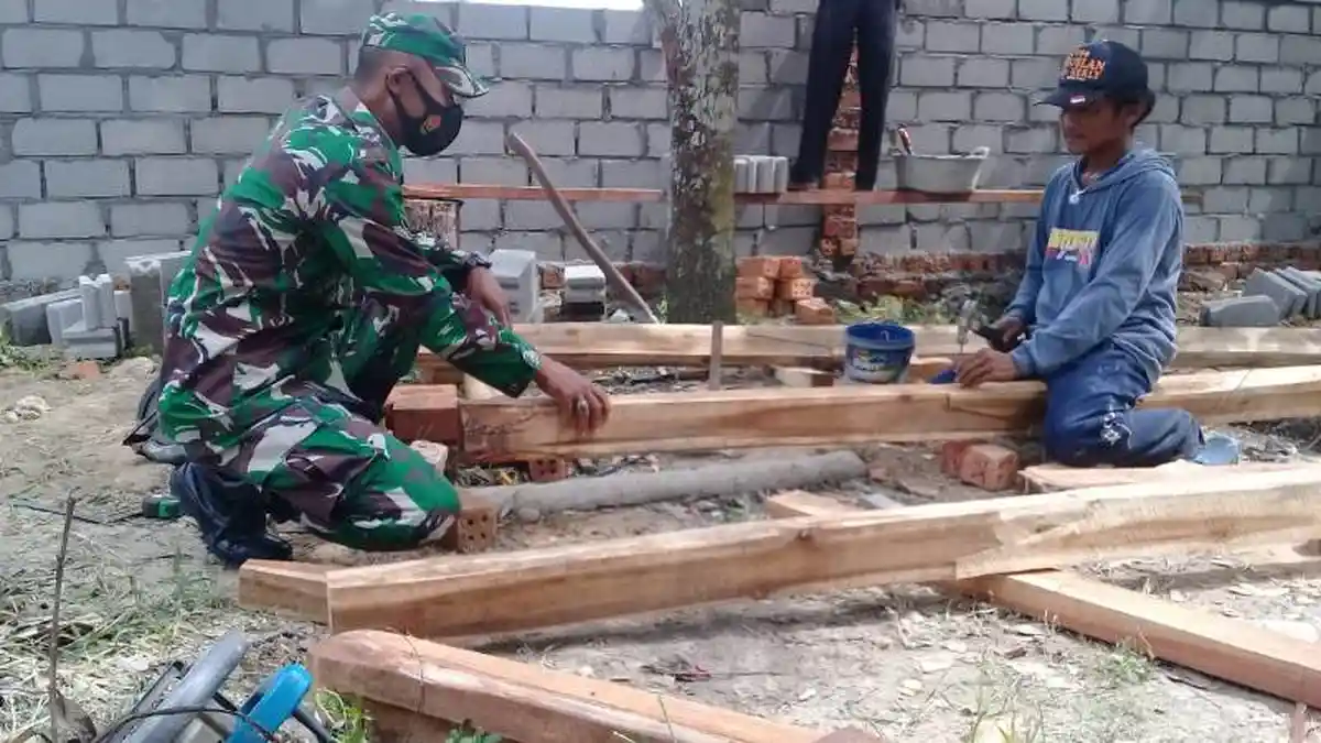 Babinsa Koramil Pakuan Ratu Eratkan Keharmonisan dengan Warga Binaan Lewat Komsos