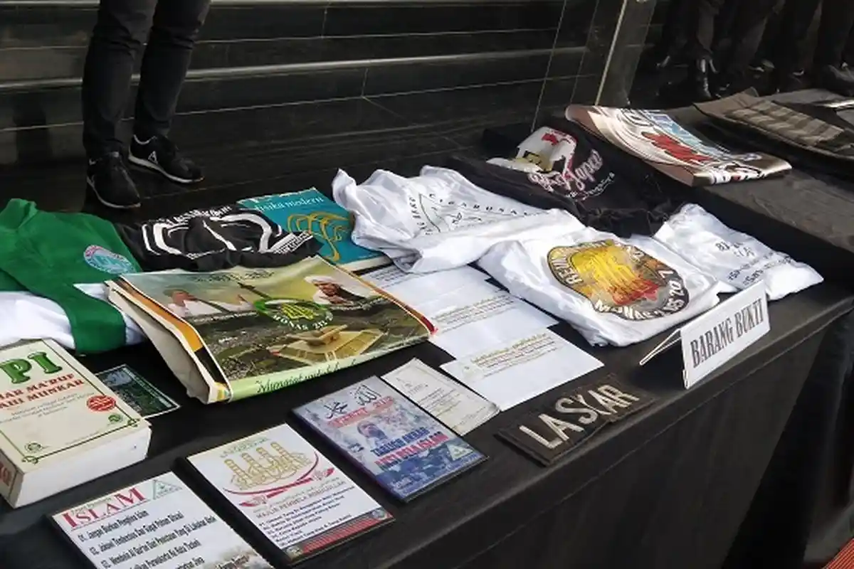 Ditemukan Atribut dan Buku Karya Habib Rizieq, Polisi Dalami Keterkaitan FPI dalam Aksi Terorisme