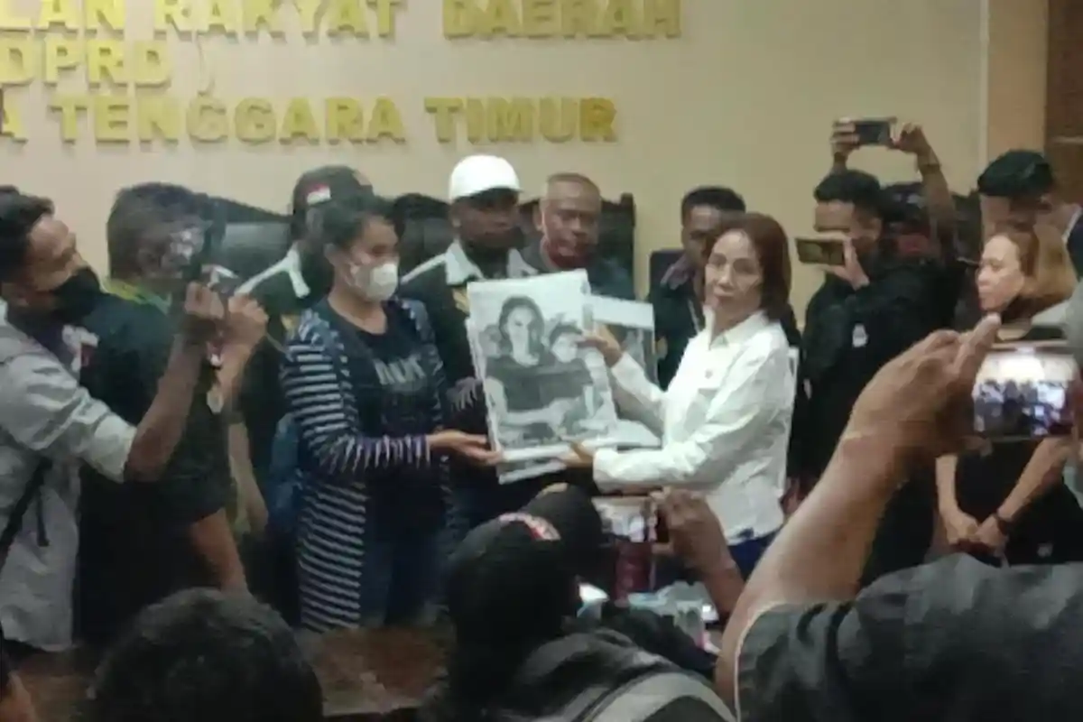 Kasus Pembunuhan Astri dan Lael, Demo Aliansi ke DPRD NTT Diterima Maria Nuban Saku