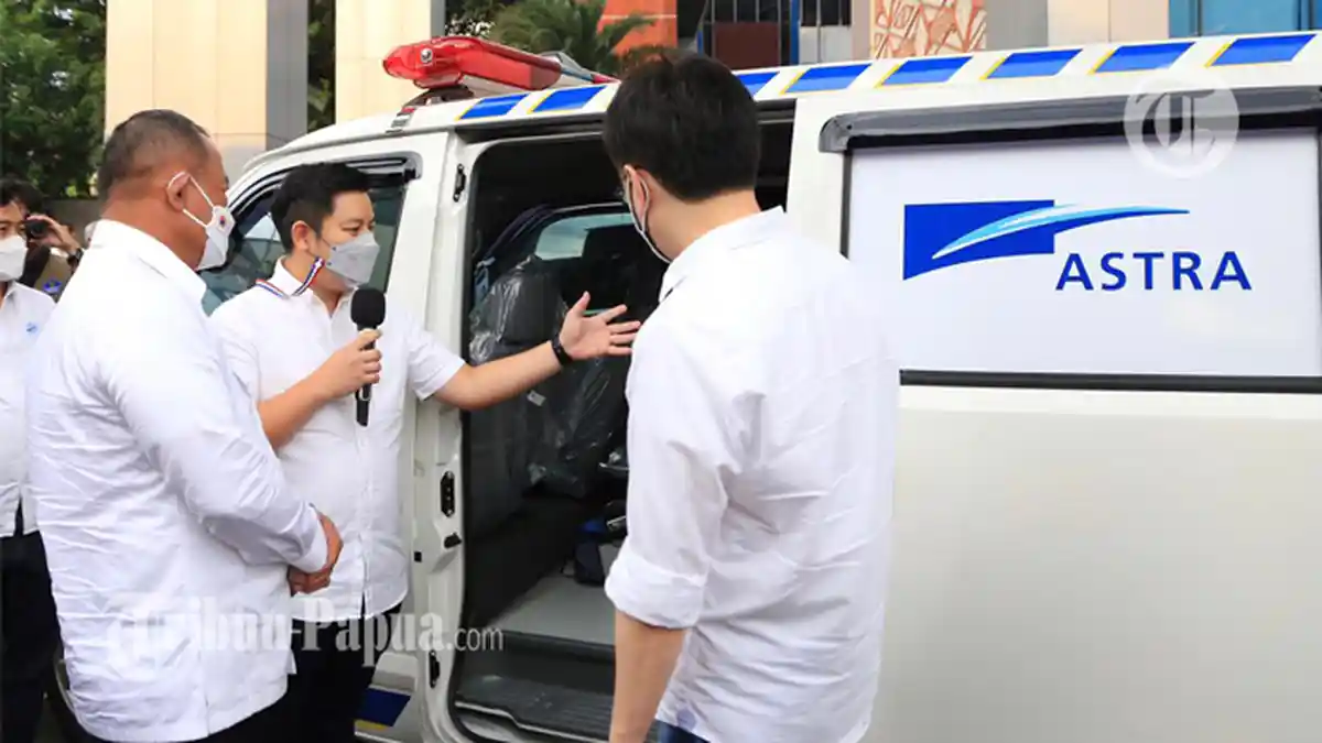 Percepat Mobilisasi Pasien Covid-19, Grup Astra Serahkan Bantuan Ambulans ke BNPB