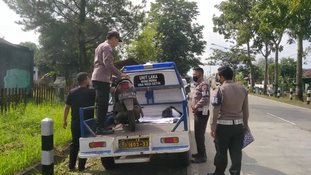 Hindari Kendaraan, Sopir Truk Ini Malah Tabrak Pemotor Hingga Tewas di Purbalingga