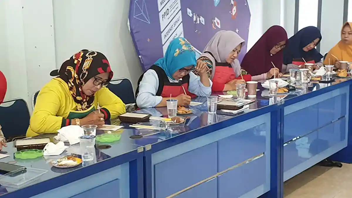 32 Peserta Ikuti Pelatihan Puding Batik dari IKABOGA Singkawang