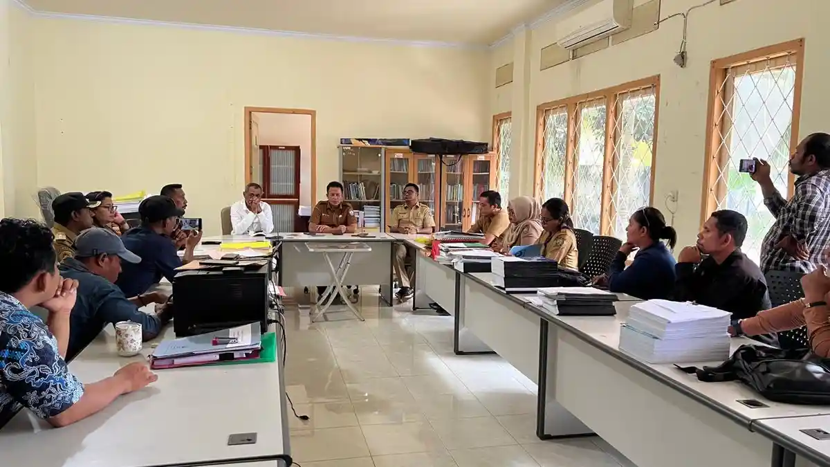 Dana Desa Elat Diduga Bocor, Pj Sekda Malra Ungkap Penyelesaian Masalah Secara Bertahap 