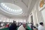 Berapa Honor 7 "Bocah Pengedar Celengan Jumat" Masjid Raya Suada Mamuju?