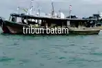 kapal-diduga-digunakan-nelayan-untuk-illegal-fishing-dan-diamankan-dit-polair-polda-kepri_20160812_135858.jpg