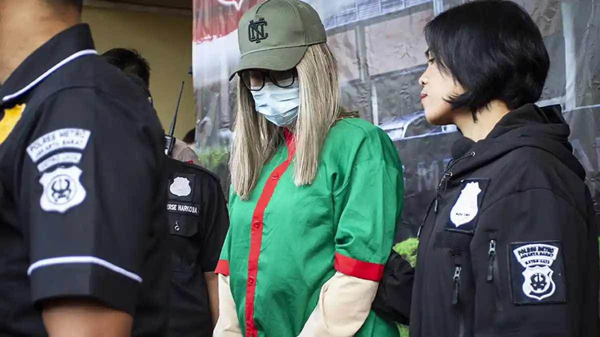 Lucinta Luna Kini Disapa 'Mas Fattah' Pakai Baju Tahanan di Kantor Polisi, Reaksi Beda gak Disangka