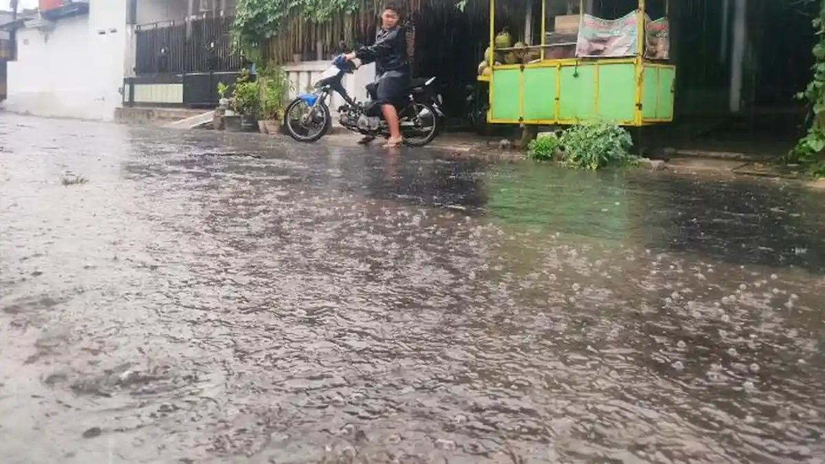Penyebab Jatim Diguyur Hujan dari Malang hingga Surabaya, Wagub Emil: Modifikasi Cuaca Berhasil