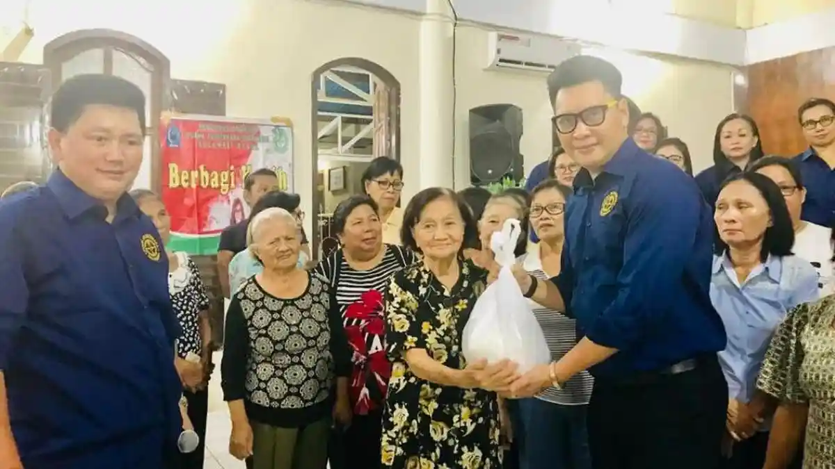 Usai Gereja, PPI Sulut Berbagi Kasih Kepada Janda Duda dan Warga Kurang Mampu
