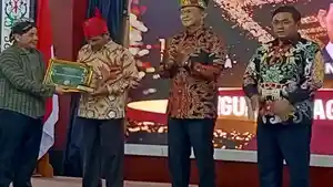 Gelaran-API-Perwarna-Meriah-dan-Sukses-Gubernur-Kalteng-Komitmen-Jaga-Iklim-Toleransi.jpg