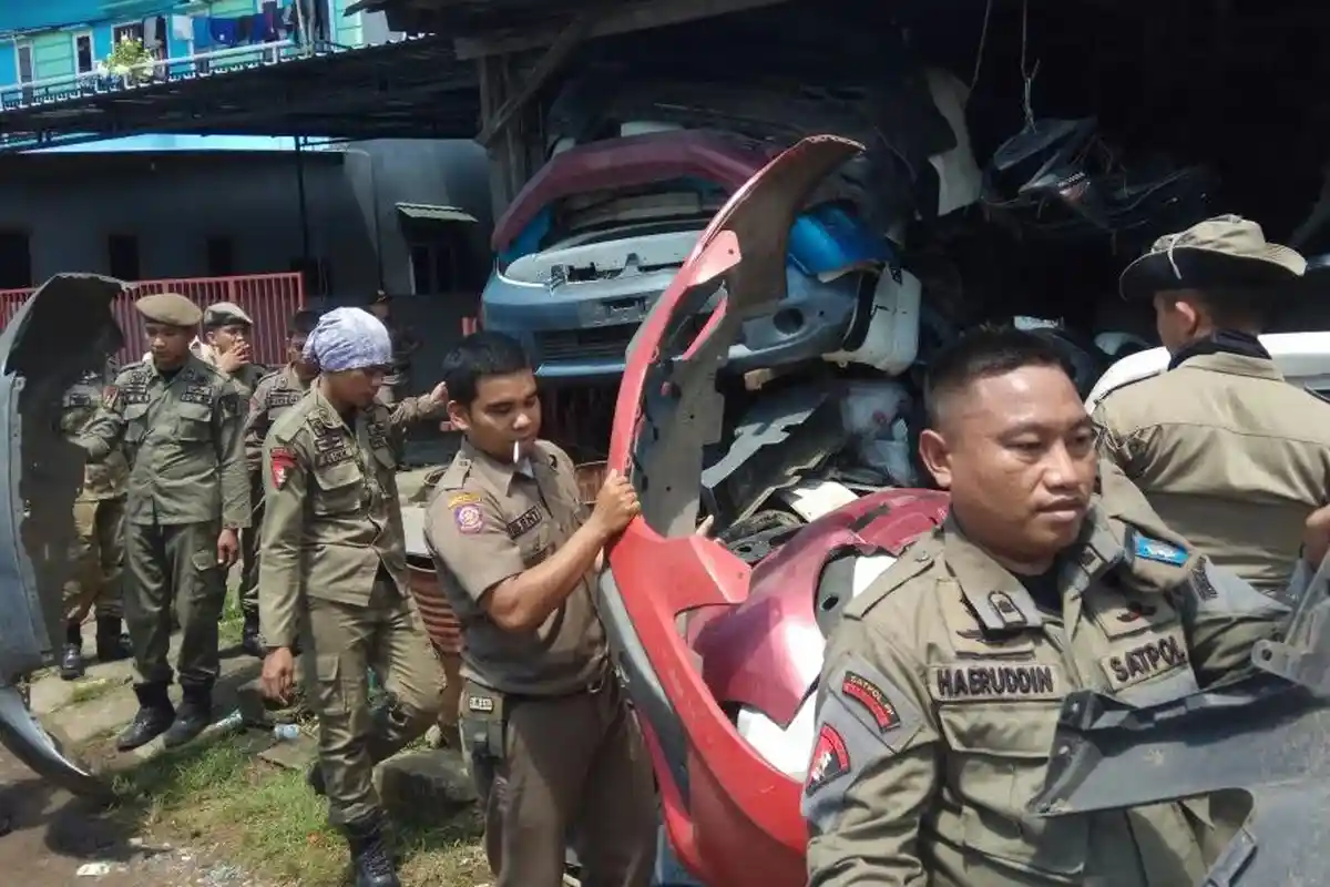 Satpol PP Maros Tertibkan PKL yang Berjualan di Trotoar