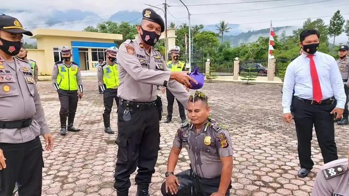 14 Personel Polres Gayo Lues dan 7 Anggota Brimob Naik Pangkat