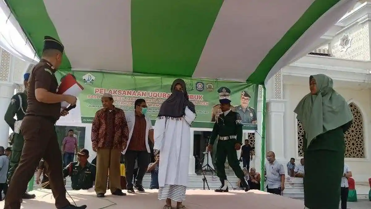 Pasangan Mesum di Bireuen Dicambuk 48 Kali