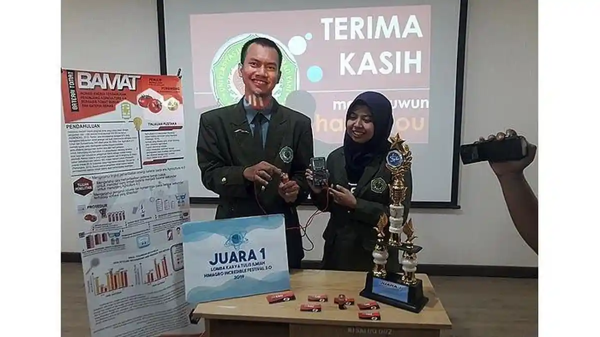 Menciptakan Baterai jenis C Menggunakan Tomat Busuk