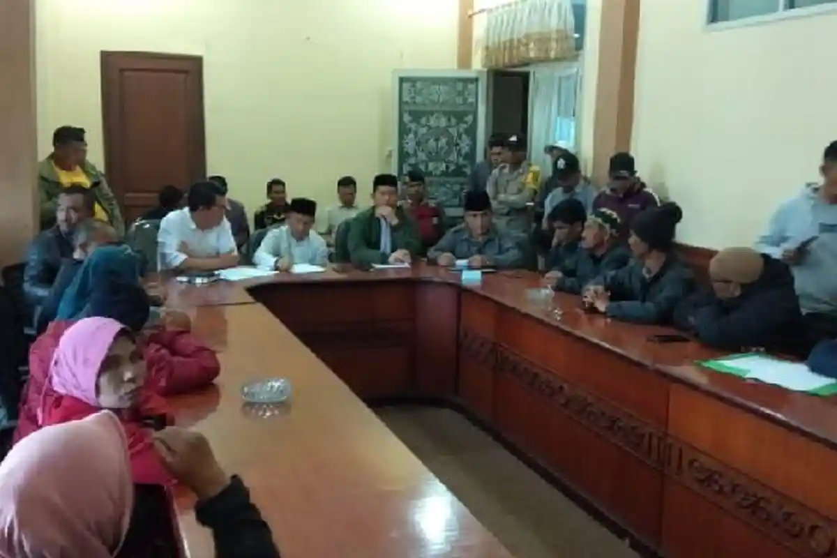 BREAKING NEWS: Pembagian Lapak Tidak Sesuai, Puluhan Pedagang di Bener Meriah Datangi Kantor DPRK