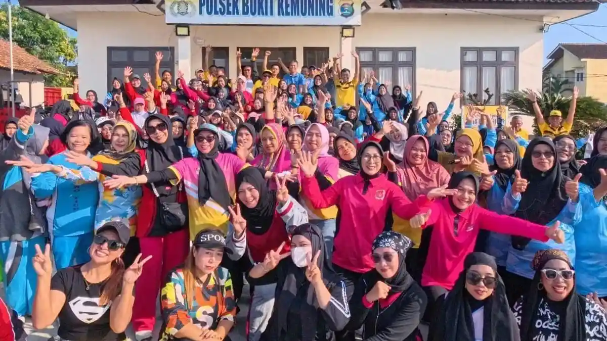 Semarak HUT Bhayangkara ke-80, Polsek Bukit Kemuning Gelar Senam Bersama Forkopimka - Tribunlampung.co.id