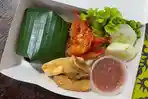 Bermitra-dengan-pelaku-UMKM-lokal-KAI-services-menyediakan-menu-kuliner-khas-Banyuwangi.jpg