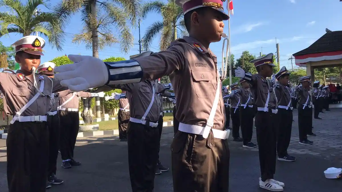 Kapolsek Prambanan Lantik Puluhan Polisi Cilik SD Muhammadiyah Prambanan