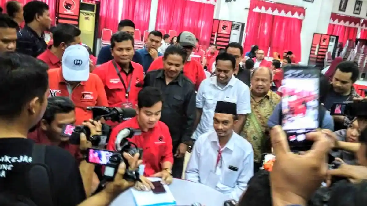 Razali Daftar Jadi Pendamping Gibran, Putra Aceh Ini Mengaku Kuliah di 40 Kampus & Hidup di Mobil