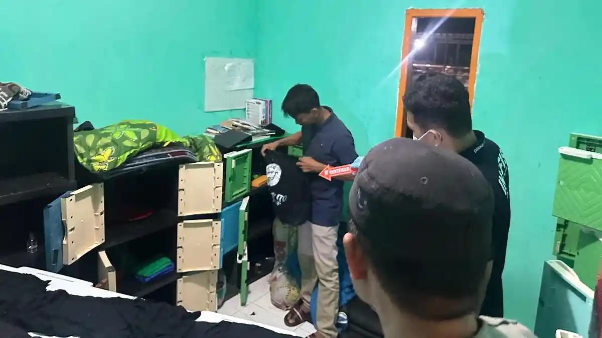Densus 88 Tangkap Terduga Teroris Penyebar Propaganda ISIS lewat Medsos