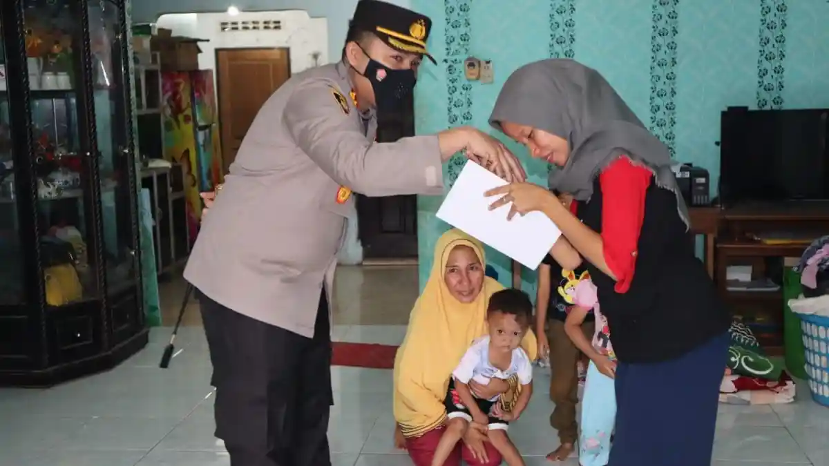 Kapolres Belawan Sambangi Rumah Duka Korban Geng Motor