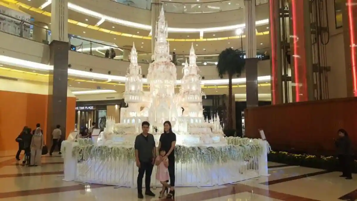 Dua Bersaudara Membuat Kue Pengantin Terbesar dan Termegah di Indonesia
