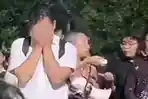 Viral Seorang Ayah Bersujud Sambil Menangis Usai Putranya Kedapatan Ciuman dengan Pria di Kampus PNJ