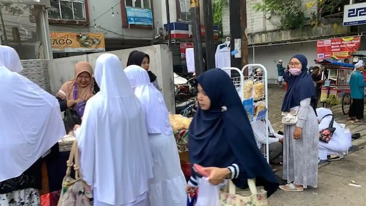 Kuliah Subuh di Majlis Al Ihya Bogor, Pedagang Dadakan Kebanjiran Rezeki