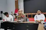 Kapolres-Blitar-AKBP-Rivanda-tengah-memberikan-keterangan.jpg