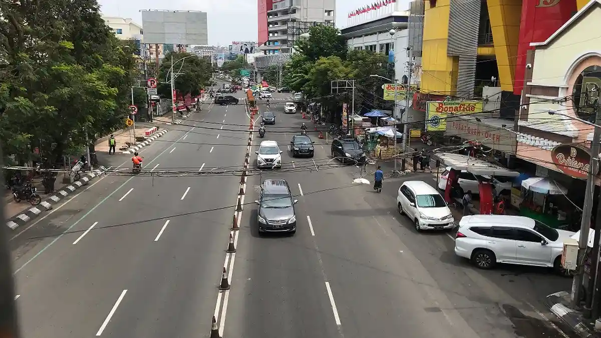 Banyak yang Langgar Rambu Larangan Parkir di Jalan Pandanaran, Pengguna Jalan Teriak Pelanggar Buta