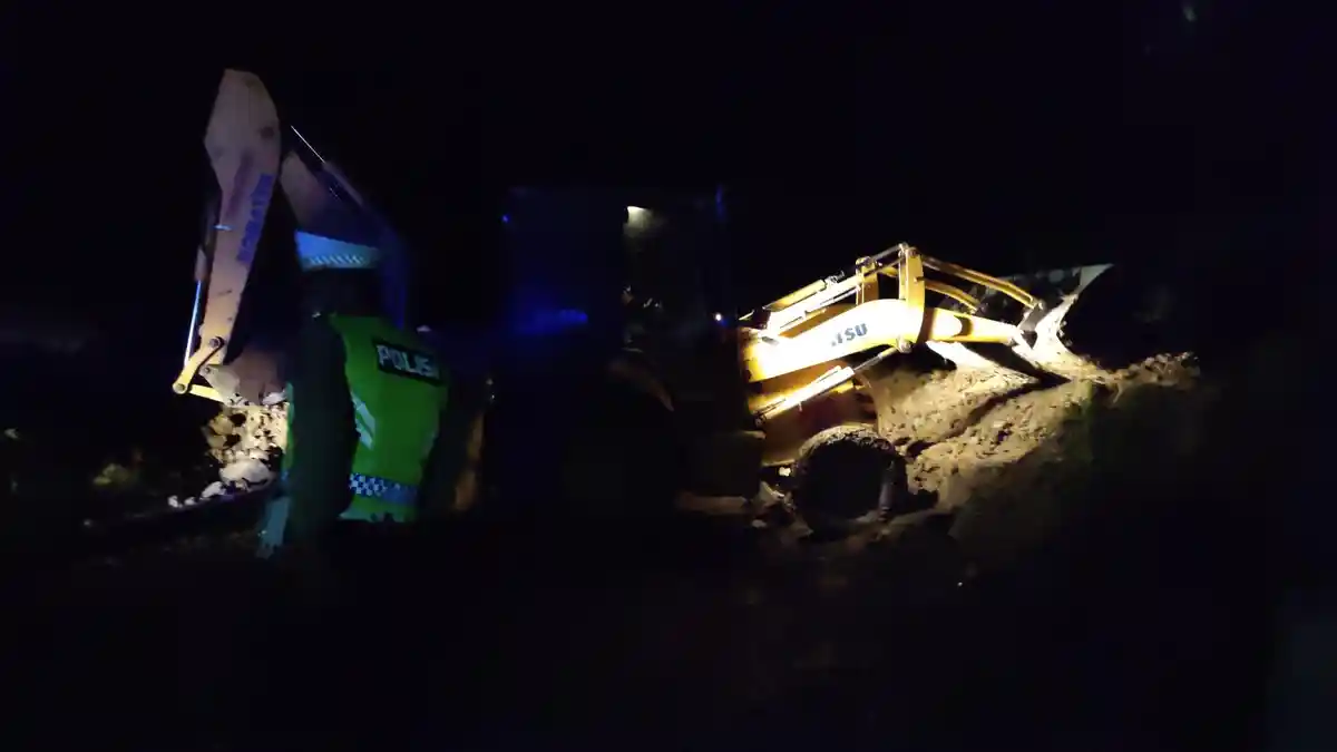 SEMPAT Terputus Akibat Tertimbun Longsor, Akses Jalan Dairi-Humbahas Sudah Bisa Dilalui