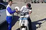 Tips Aman dan Nyaman Berkendara Motor Listrik: Kenali Fitur hingga Jarak Tempuh