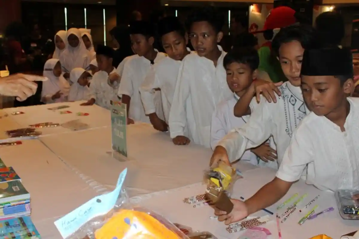 Jahat Banget, Anak-anak Yatim Dibohongi Soal Santunan, Jauh-jauh dari Beji, Eh HP-nya Dibawa Lari