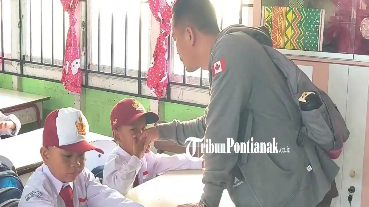 Pagi Ini Para Ayah di Pontianak Kompak Antar Anak Hari Pertama Sekolah, Sukseskan Gerakan GAMAS - Tribunpontianak.co.id