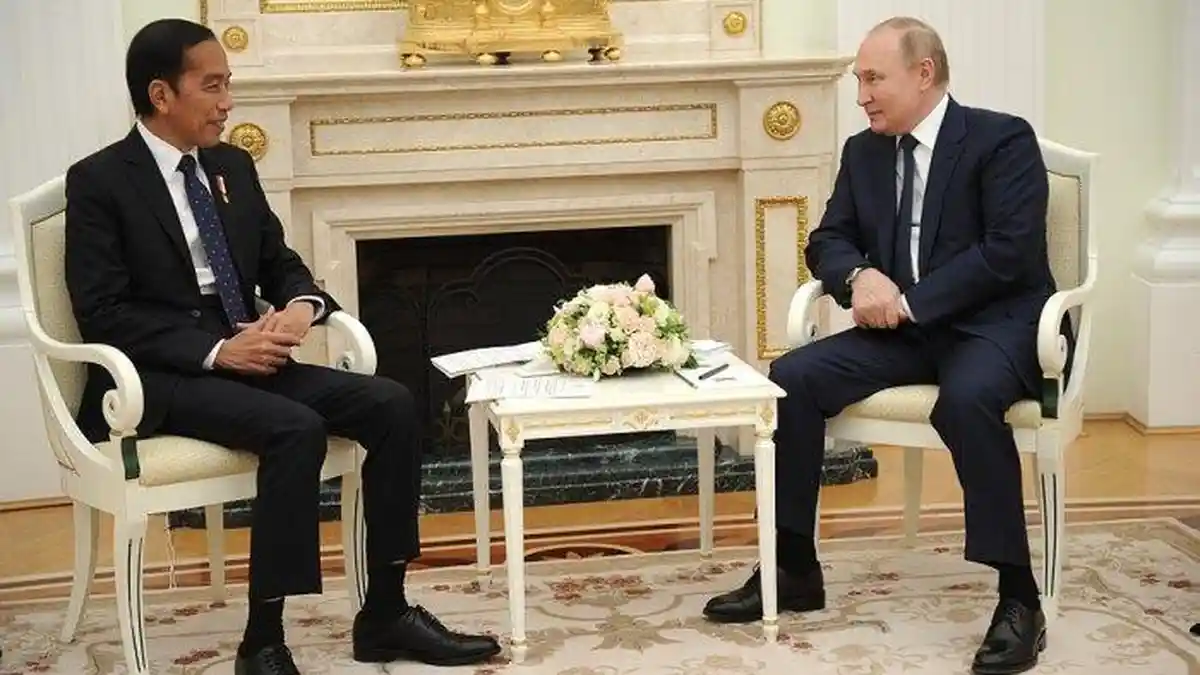 Bertemu Jokowi di Istana Kremlin, Putin Tak Gunakan Meja Panjang, Misi Perdamaian Disahuti Rusia?