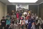 puluhan-alumni-foto-bersama-di-sela-sela-buka-puasa-bersama-dan-berbagi-takjil-minggu-262019.jpg