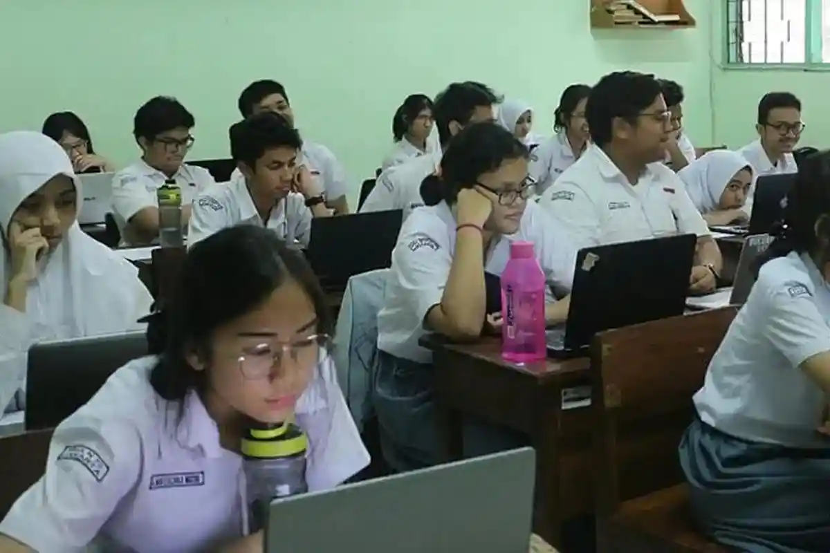 Kunci Jawaban Bahasa Inggris Kelas 11 Halaman 206 Write The Steps Of Withdrawing Money Based On The