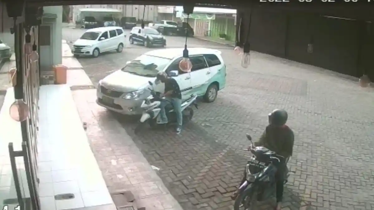 SIAL Kali, Sepeda Motor Cleaning Service Efarina TV Hilang Digondol Dua Maling, Terekam CCTV