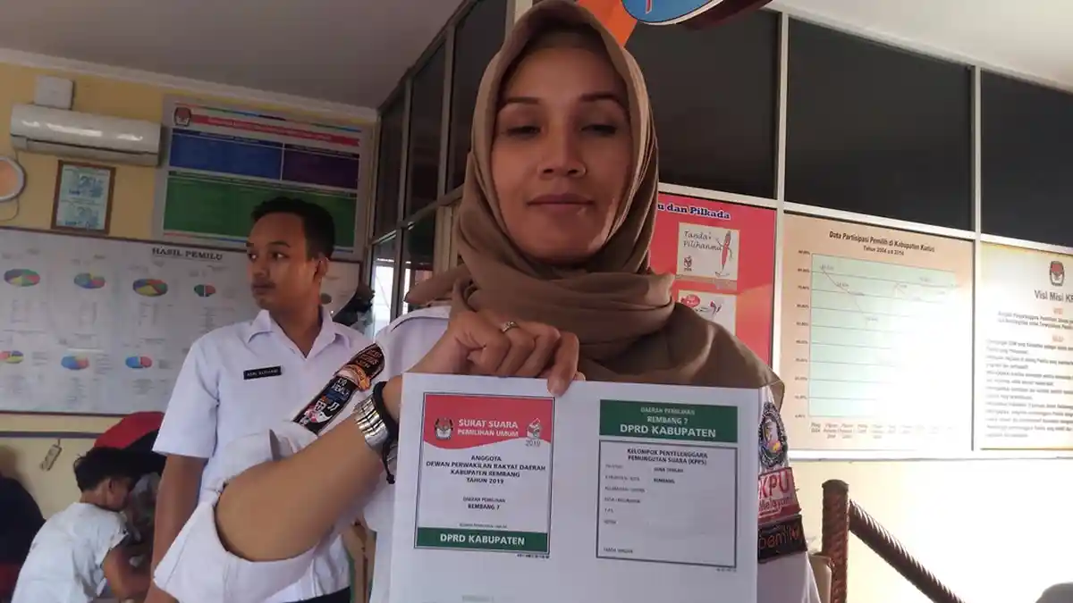 Dua Bendel Surat Suara Pileg 2019 'Nyasar' di KPU Kudus, Tertulis Nama Caleg Rembang